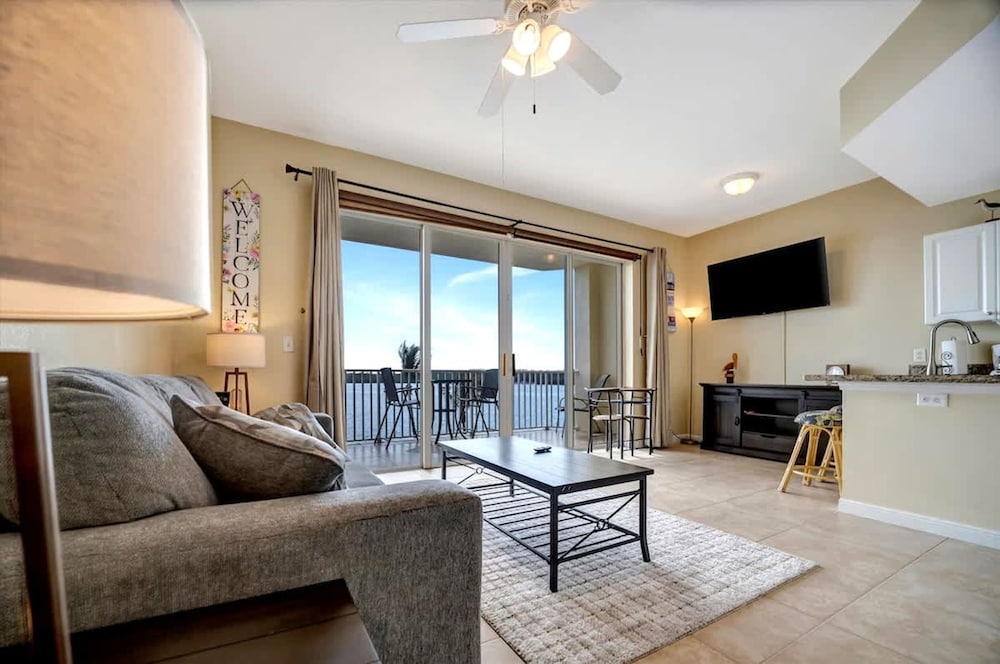 Sunlit Bayview Suite Balcony Pool Hot Tub