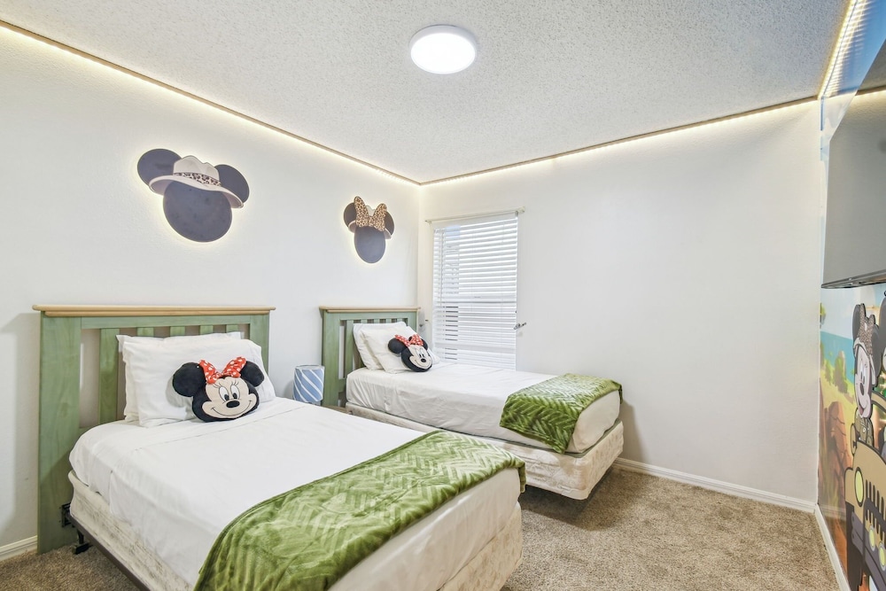 Home w/ Private Pool & Game Room - Near Disney!