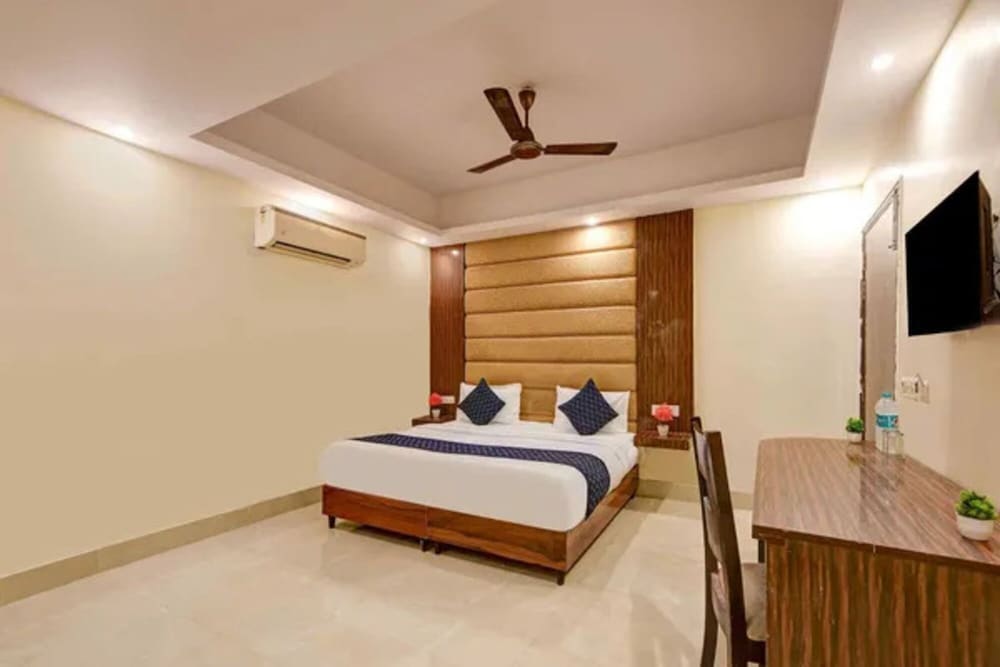 Fabhotel Golden Key Residency