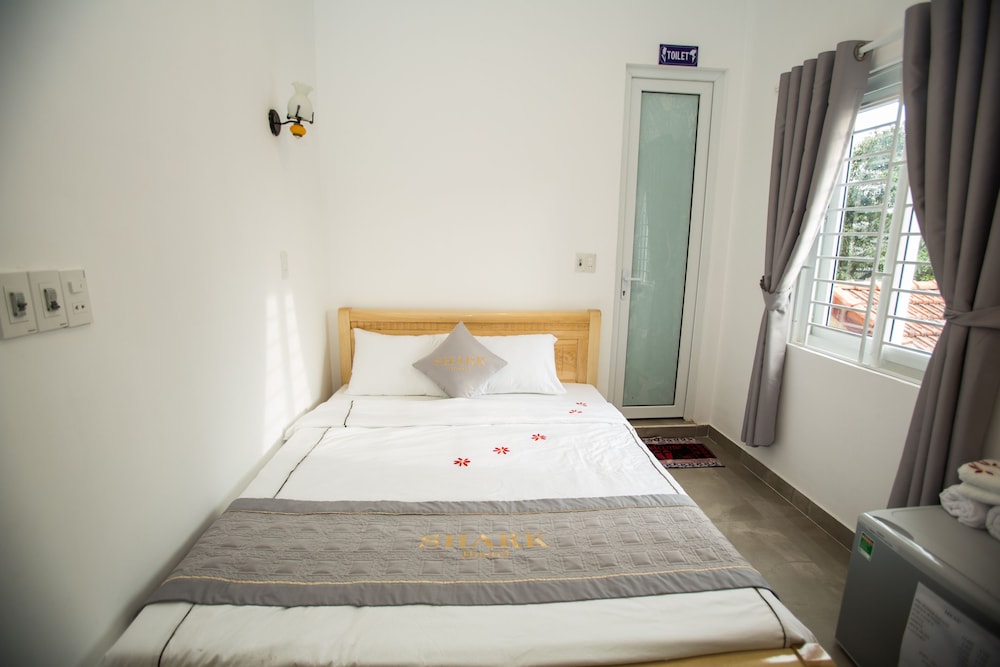 Shark Hotel - Hostel