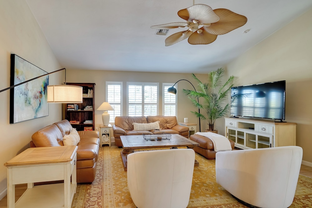 Laid-back Luxury: Home w/ Pool Near Bowmans Beach view 4