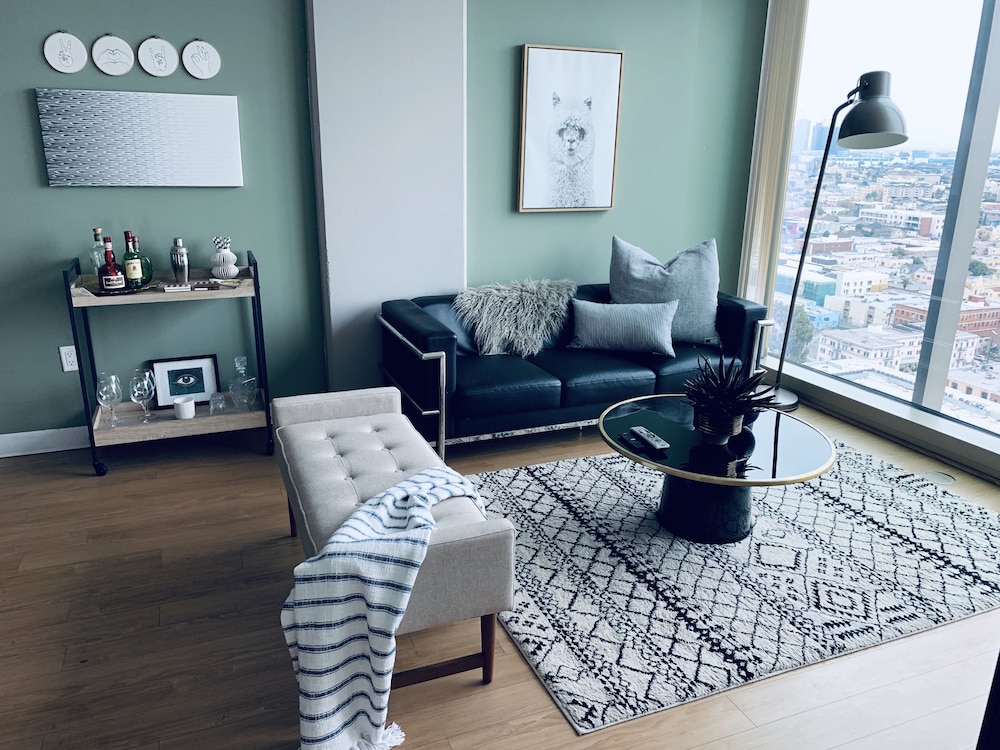 New Lyfe Finest Luxury Apartment