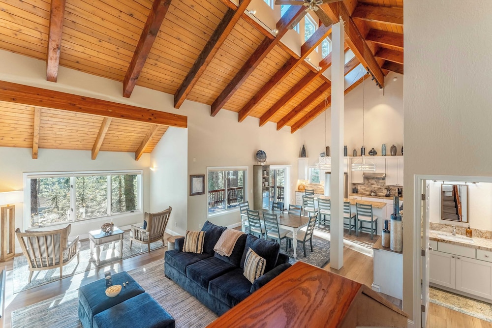 Views + Mins to Skiing, Lake, & Incline Village Incline Serenity by Avantstay