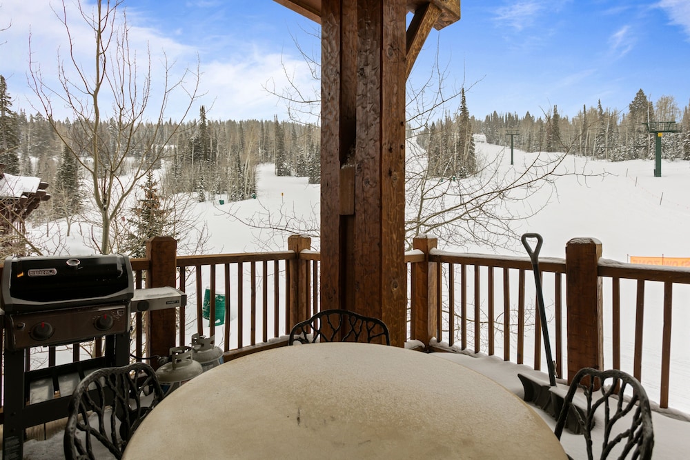 Grand Lodge - Four Bedroom #405 - Ski-in/ski-out 4 Condo
