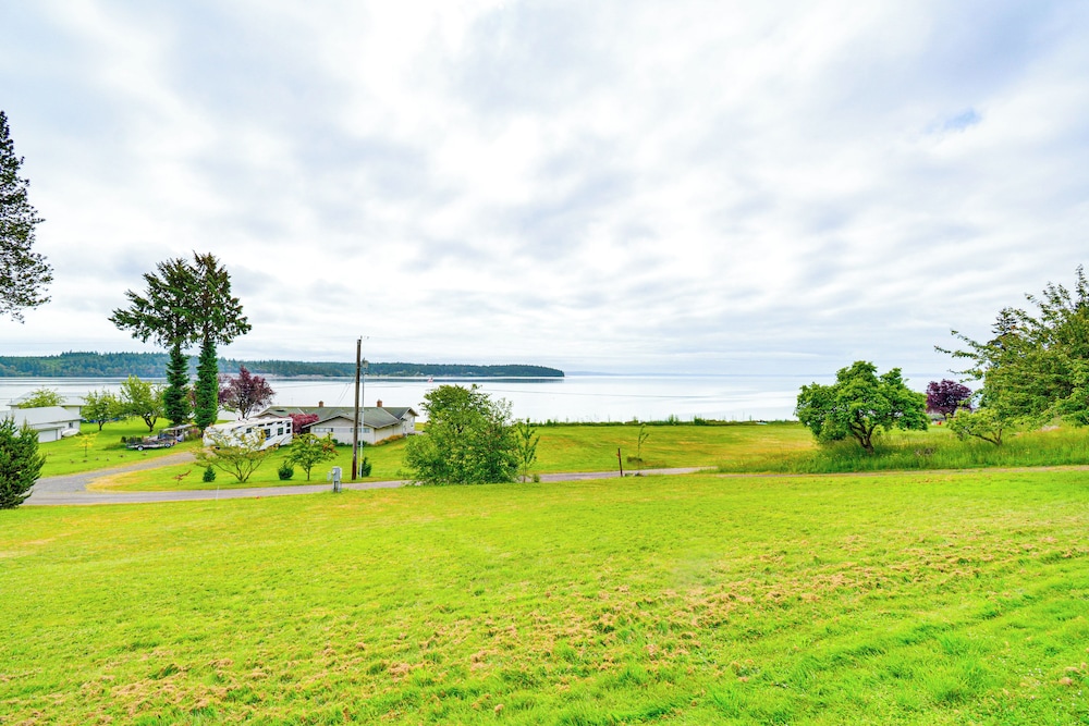 11 Mi to Port Townsend Ferry: Cottage w/ View!