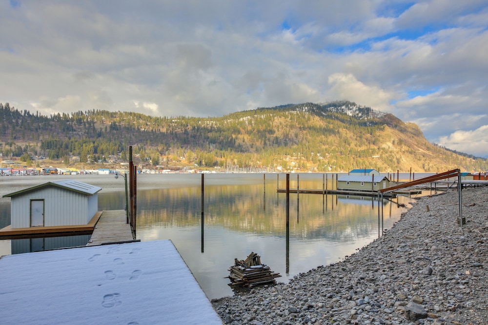 Boat, Fish, Swim: Lake Pend Oreille Gem w/ Deck!