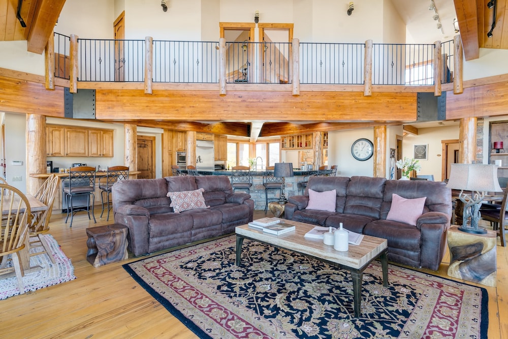 Summit County Vacations - Topaz Estate by Avantstay Luxe Home, Pool View - Property Image 17
