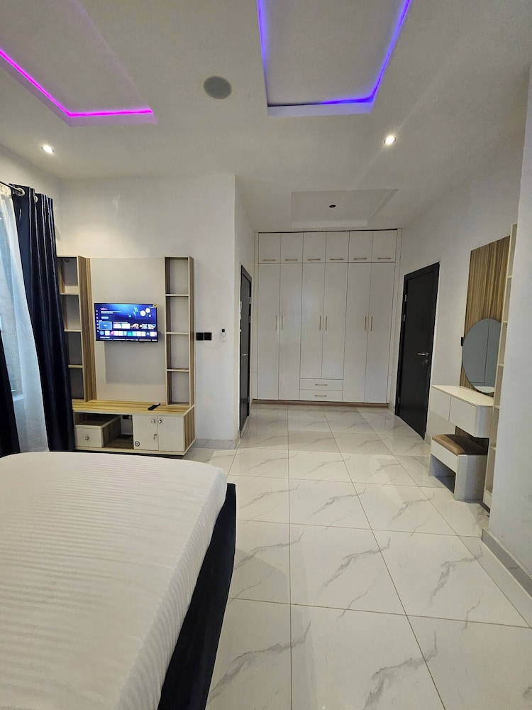 Luxury 5 Bedrooms Duplex With Swimming Pool