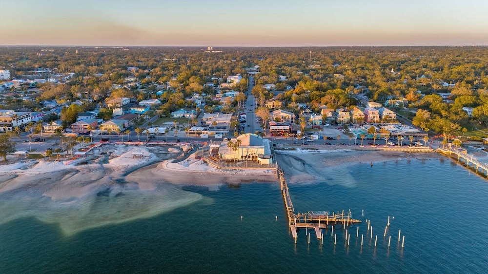 Royal Blue Downtown-gulfport-heated Pool