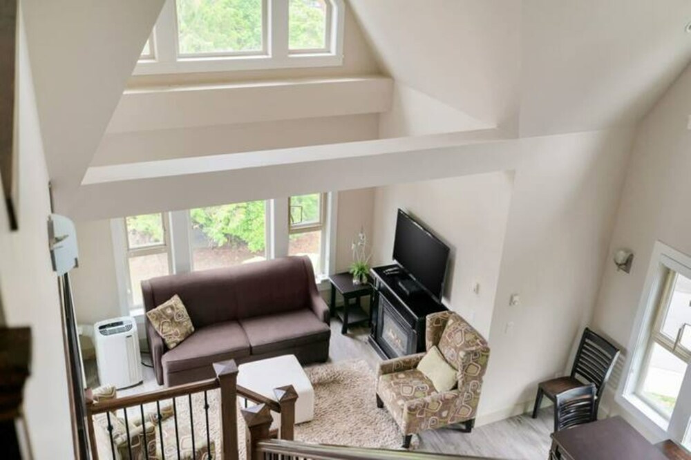 3BR Lakeside Dream Penthouse