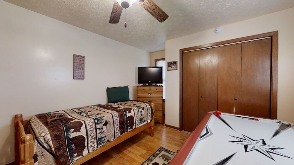 Mountaintop Hideaway view 4