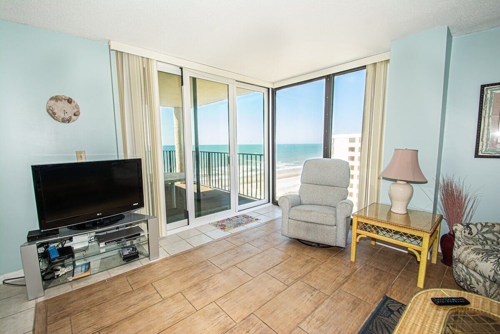 Sea Castle 8g 3 Bedroom Condo