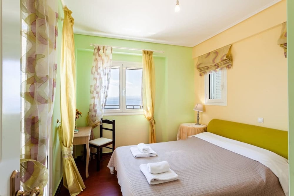 Verga Majestic Sunsets - Elegant Chic Retreat