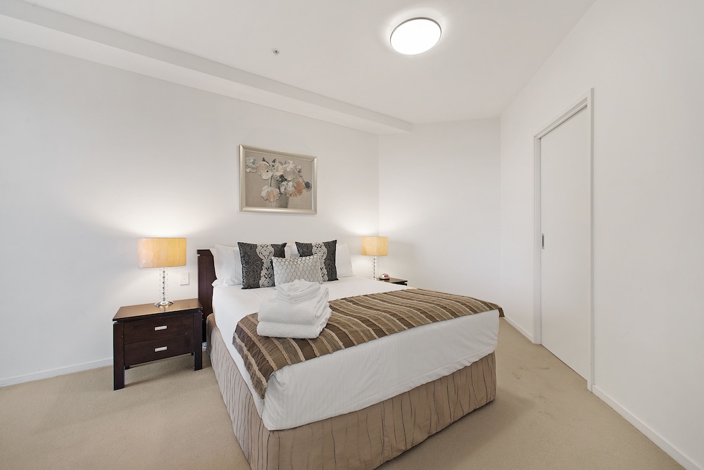 Docklands Private Collection of Apartments - NewQuay-4
