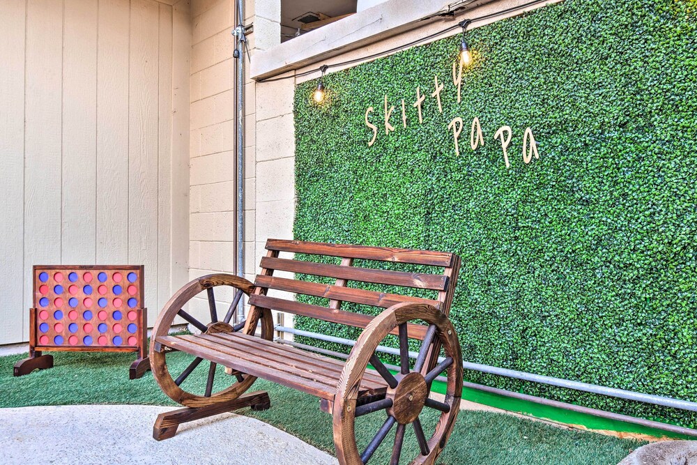 Scottsdale Gem: Pool Access, Walk to Old Town
