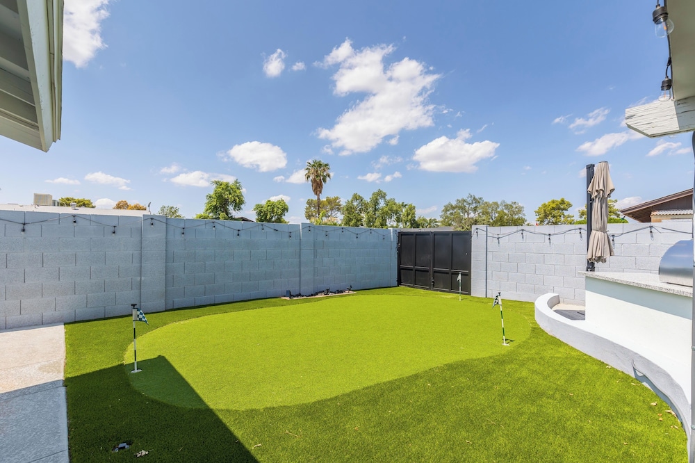 Old Town Fashion-pool-putting Green-bbq Grill