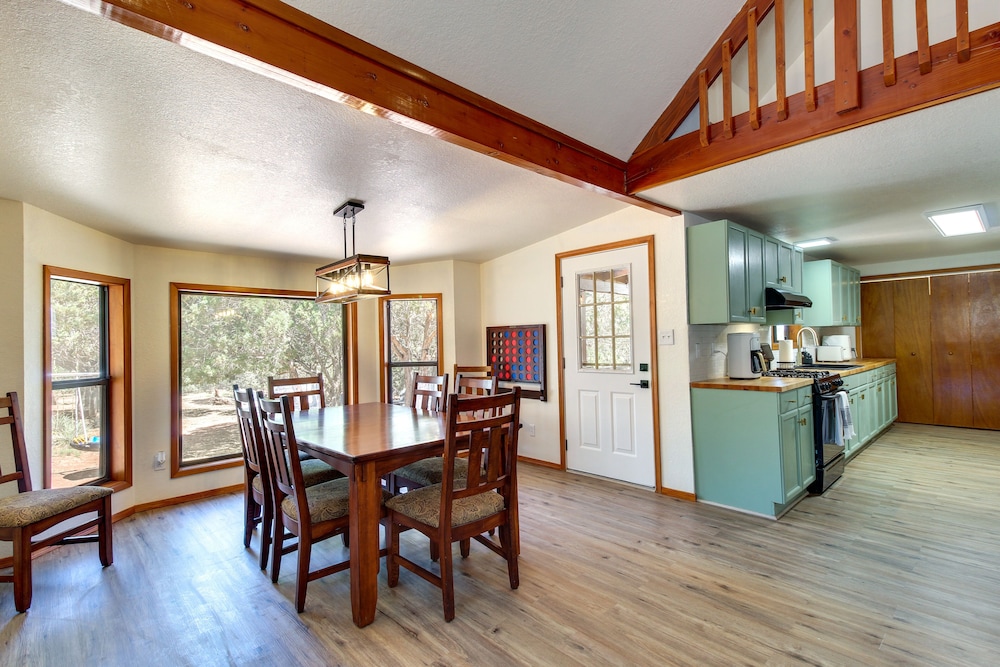 Cozy Show Low Cottage w/ Wood-burning Stove view 4