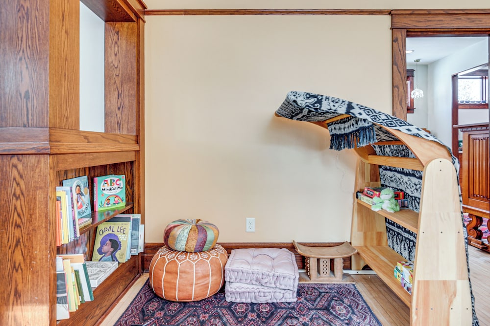 Close to Lake Superior: Walkable Washburn Charmer!