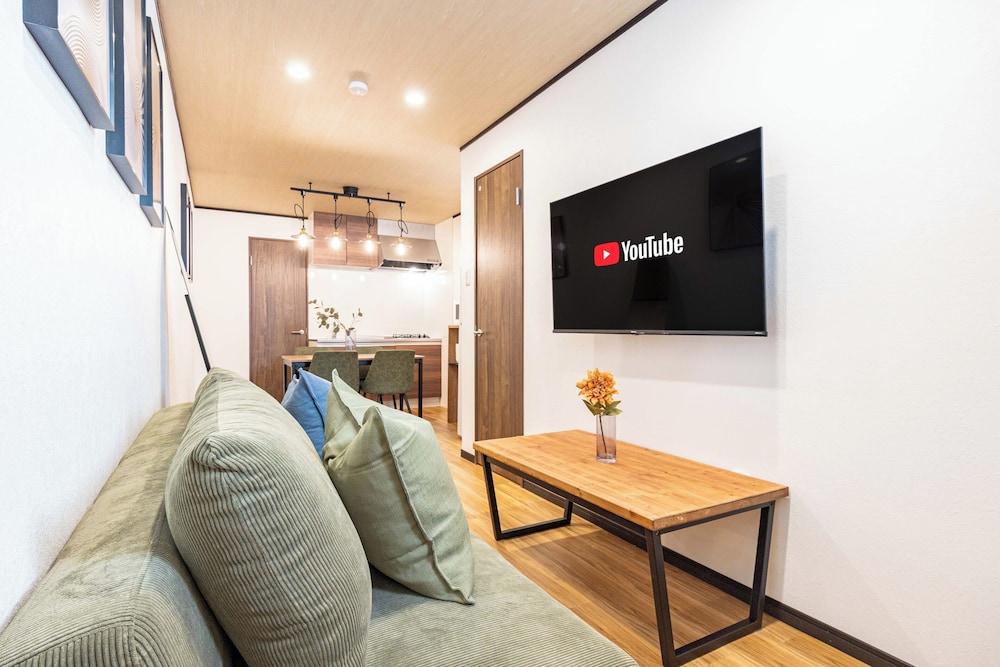 HT HOUSE