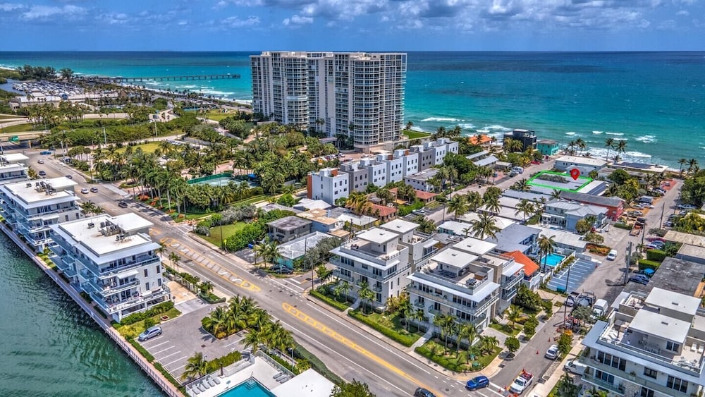 Beachside 1BR Apt Walk to Hollywood & Dania Beach