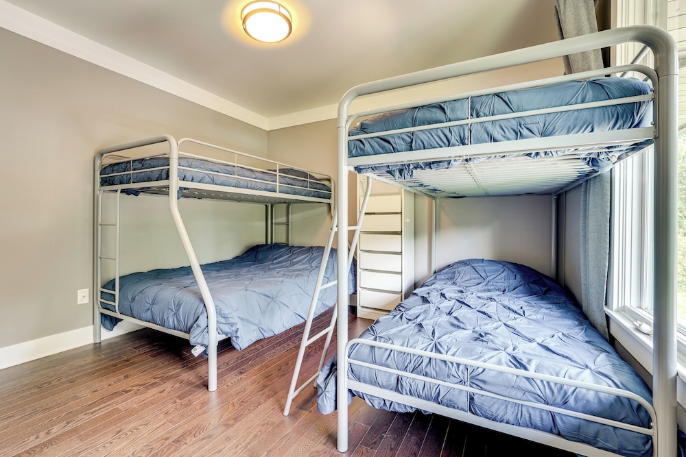 Spacious Family Getaway: 8 Mi to Main St Ann Arbor