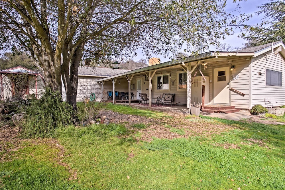 Cozy Home w/ Patio Near Yosemite National Park! view 4