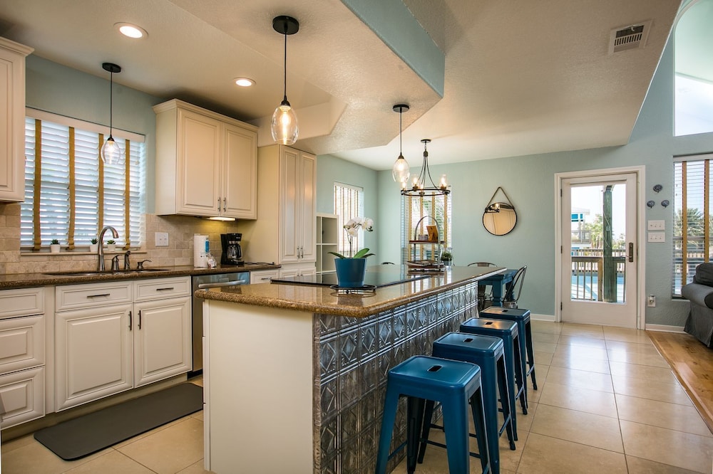 Margaritaville on the Bay by Ryson Vacation Rentals