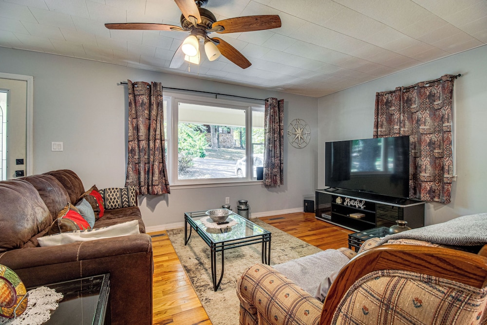 Near State Park & Spring River: Family Gem w/ Yard