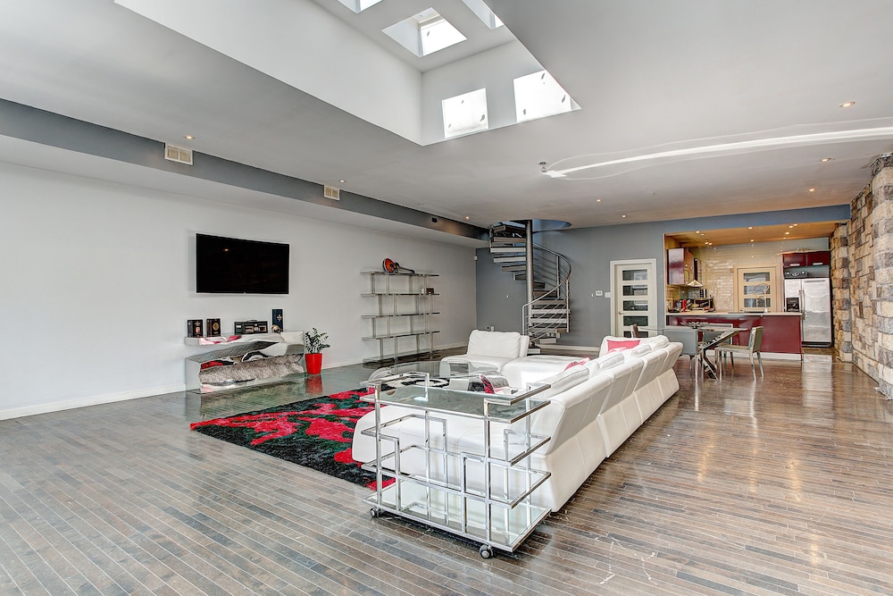 Destination Stays - LOFT HOUSE Quartier des Spectacles - Image 4