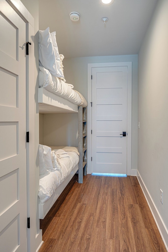 Merry Melrose -mins to Broadway- Sleeps 6