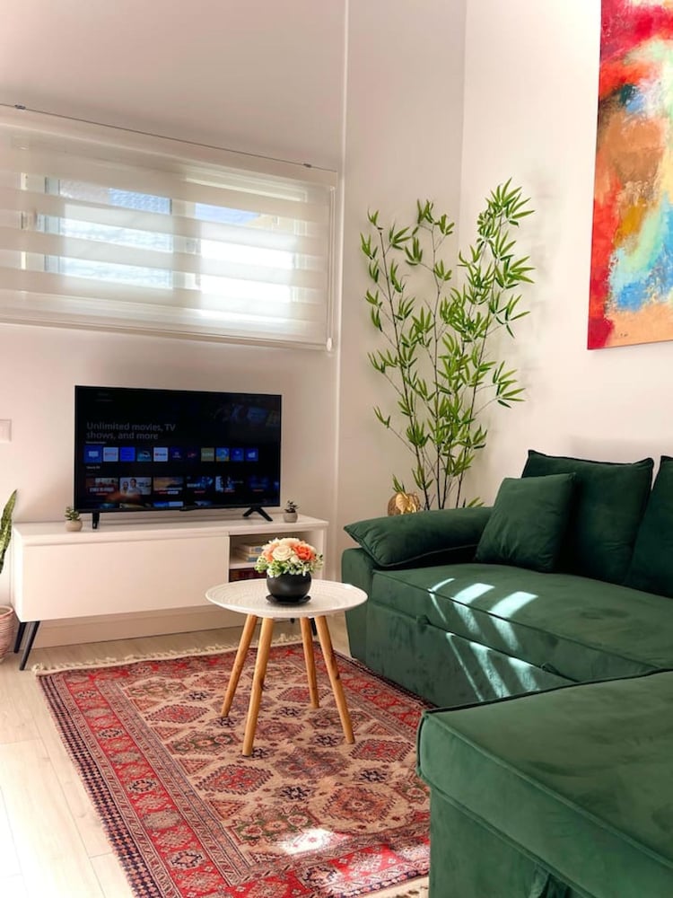 Green Cozy Home City Center