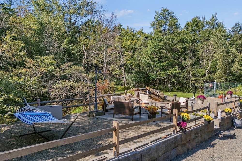 The Bigwood Cabin by Avantstay Hot Tub Firepit Pool Table Private Yard