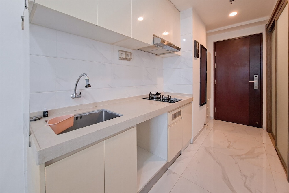 Studio Apartment Next To Mall At Sky House Bsd