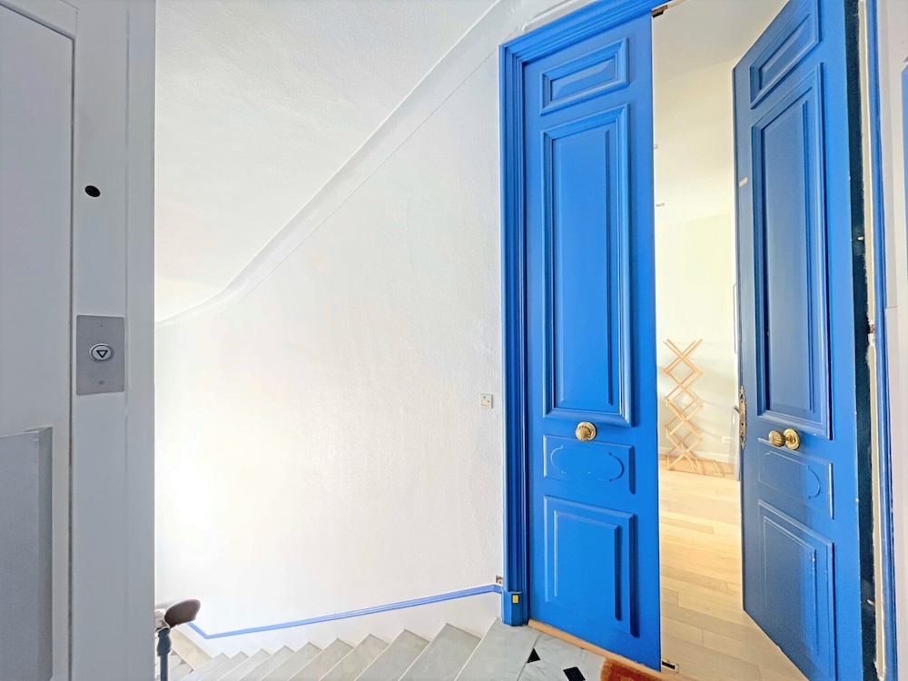 Modern Apartment 20 m from the Sea view 3