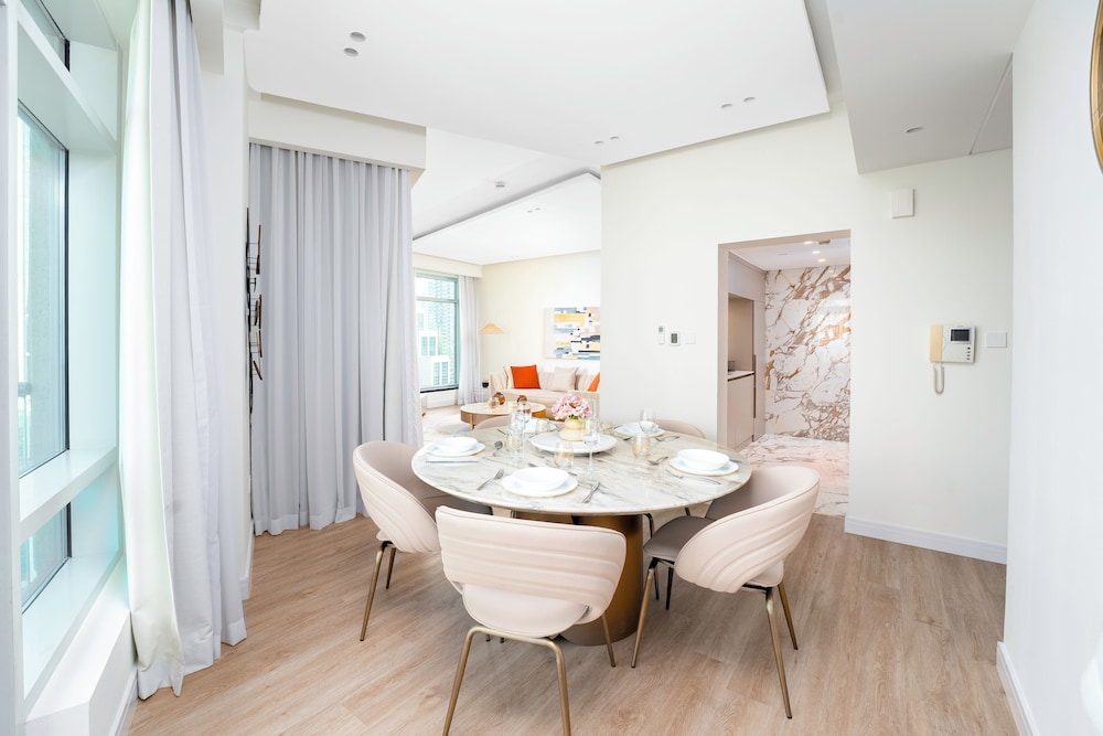Stunning 2 BR in the heart of Downtown