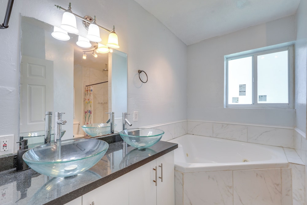 Stay Near Las Olas Beach: Home w/ Fenced Backyard