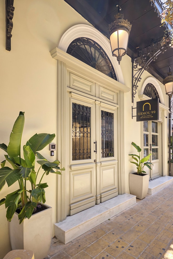 Ermou 99 Intelligent Private Suites