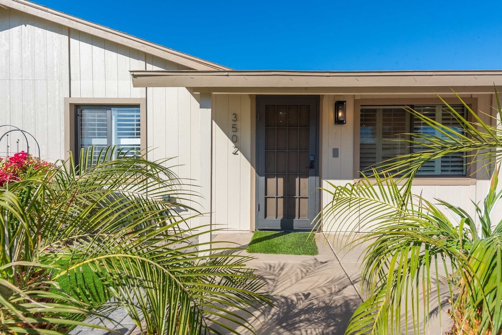 Phoenix 4 BDR Home With Outdoor Entertainment