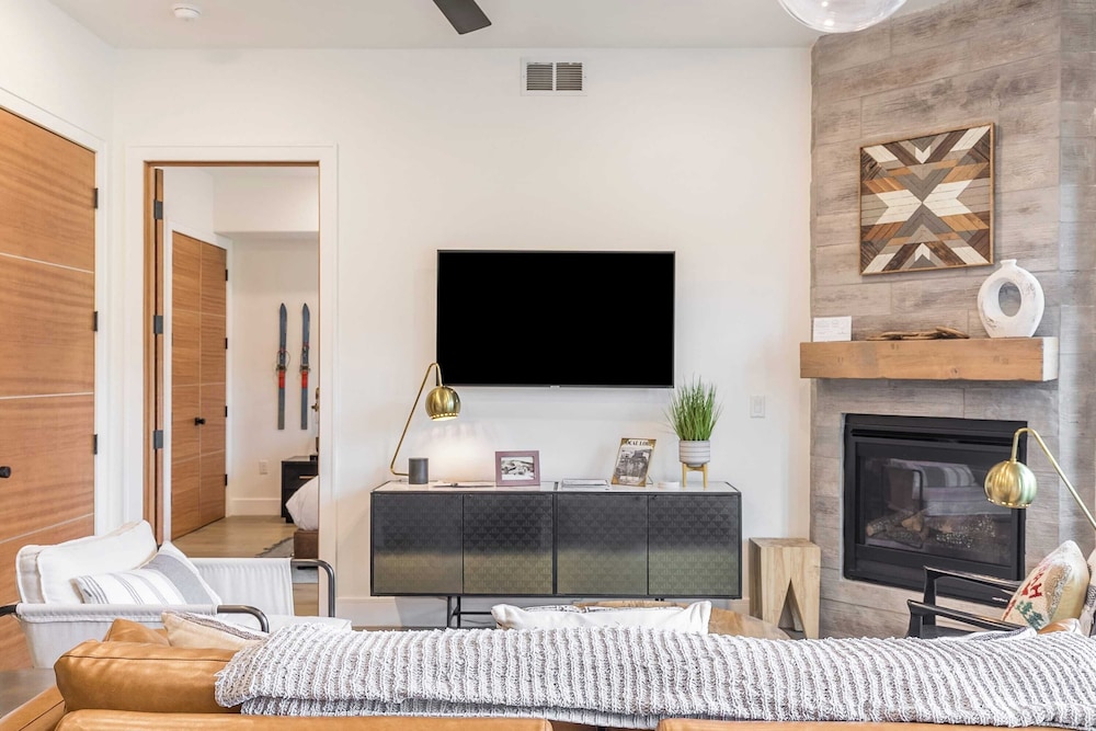 Slope Sight by Avantstay A+ Location w/ Hot Tub
