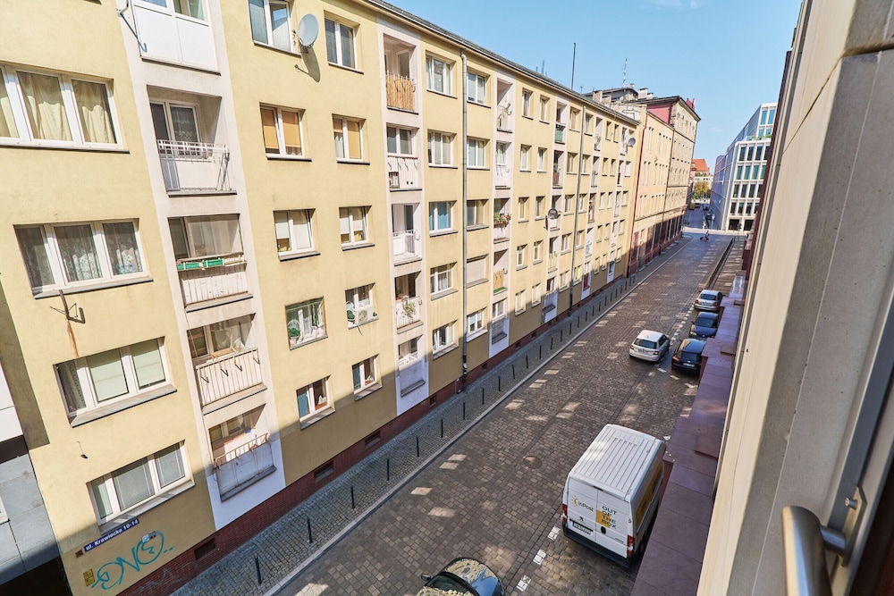 Modern Apartments Krawiecka by Renters view 4