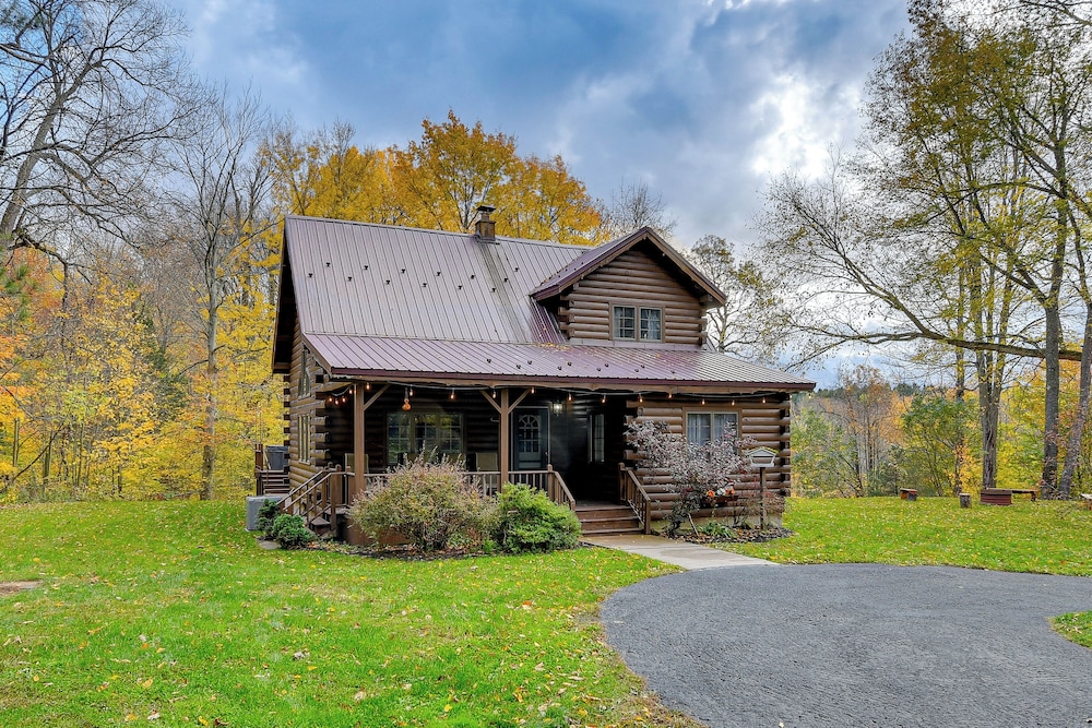 Private Hannibal Cabin With Sauna & Hot Tub!