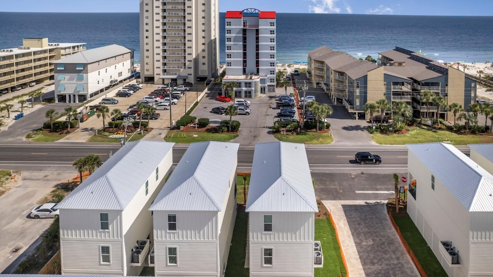 Luxurious Pelican Place Cottage in Gulf Shores