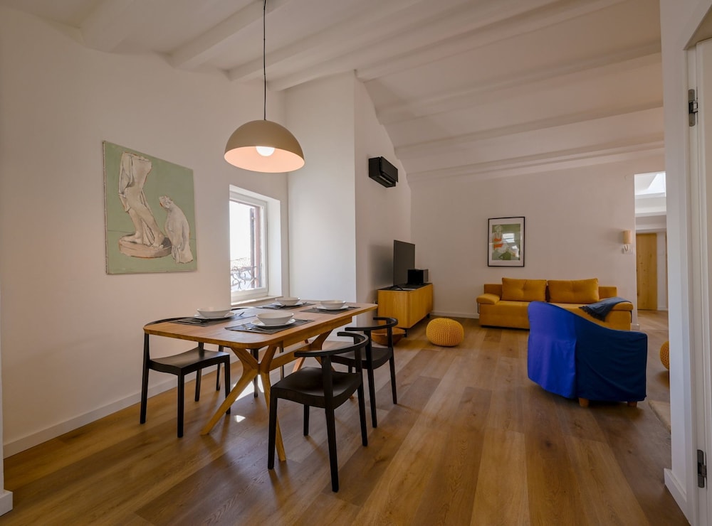 Radiant and Trendy Downtown Rovinj Apartment