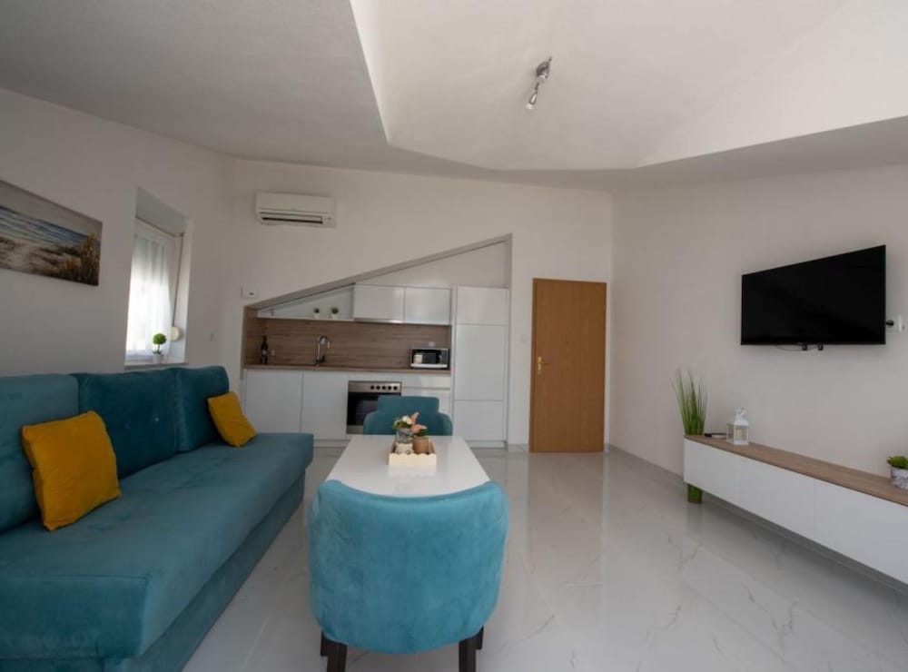 Villa Tomi