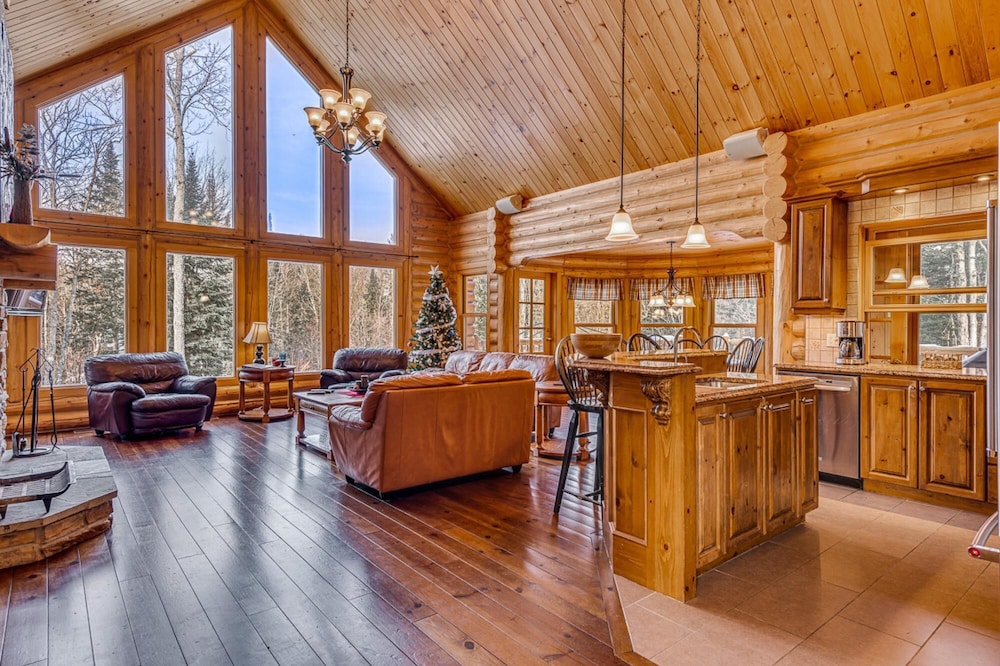 Grand Duc 74 - Gorgeous log Cottage With Private hot tub Heated Pool and Sauna