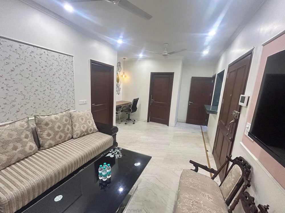 Metrolink Apartment & Suites-Green Park