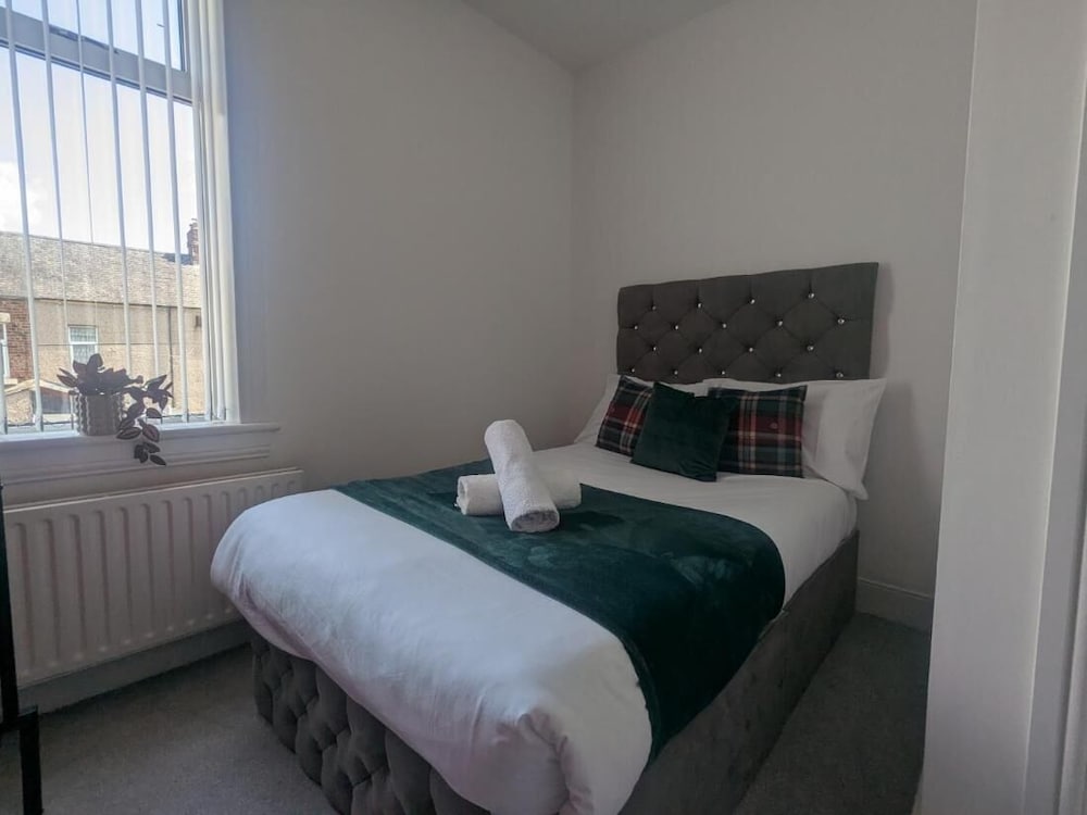 Charming Newcastle Home With Garden, Perfect for Families & Contractors