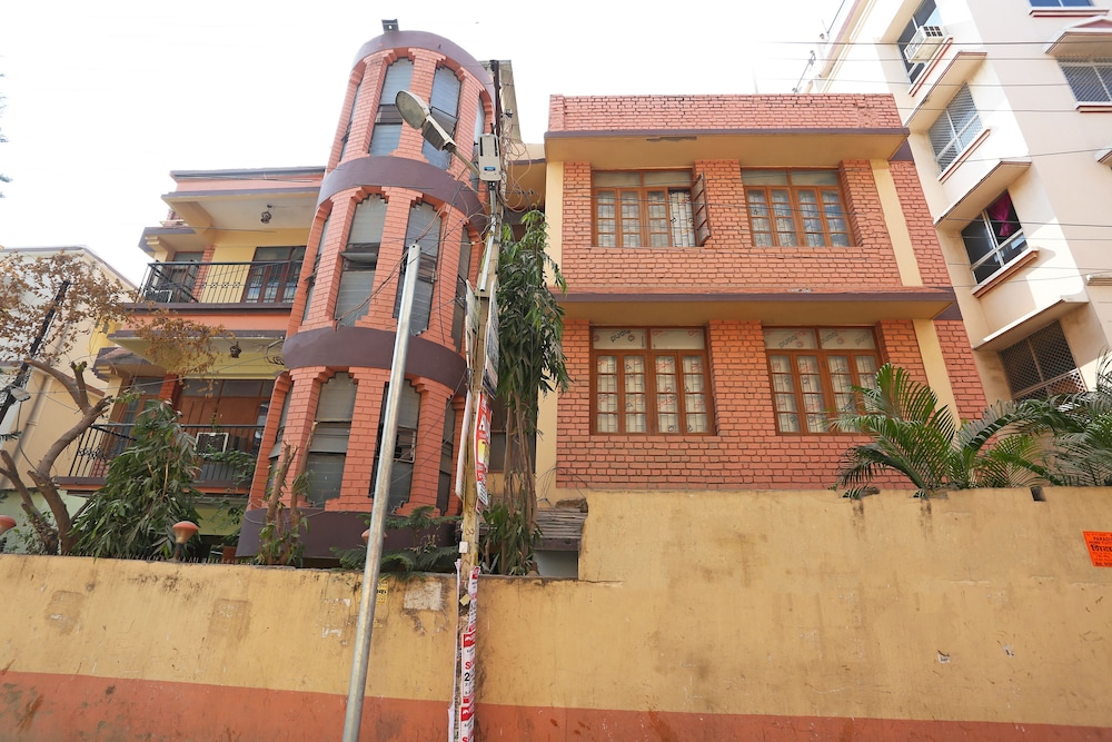 OYO 10674 Hotel Royal Inn