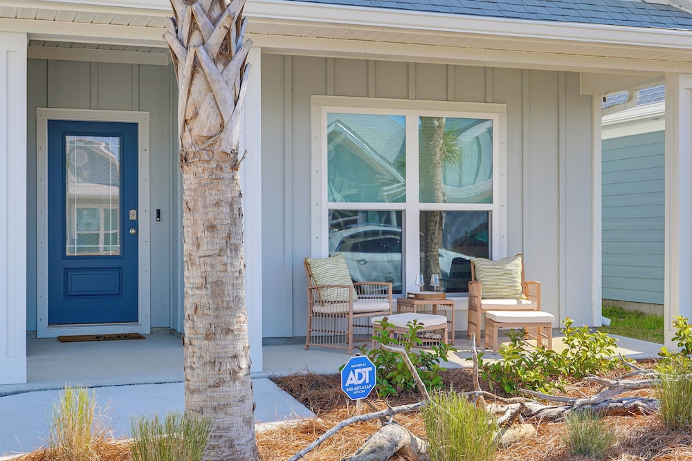 Walk to the Beach: Stylish Home in Port St Joe!