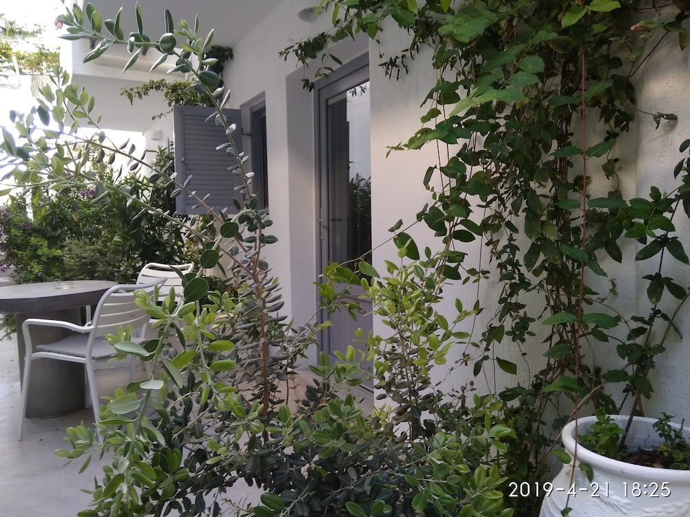 Milos Bay Suites